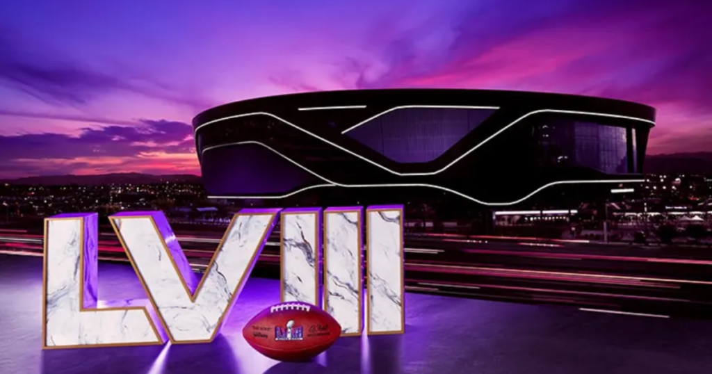 Foto de divulgação do Super Bowl LVIII com o Allegiant Stadium ao fundo